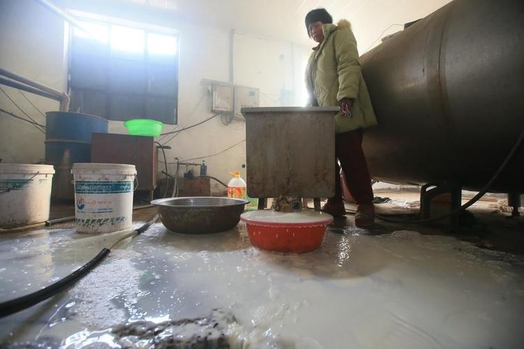 產能過剩,在乳業(yè)專家看來,收購標準提高,乳制品生產企業(yè)自身牧場增加