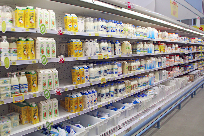 牛奶酸奶和其他人乳制品生產(chǎn)貨架上商店商店